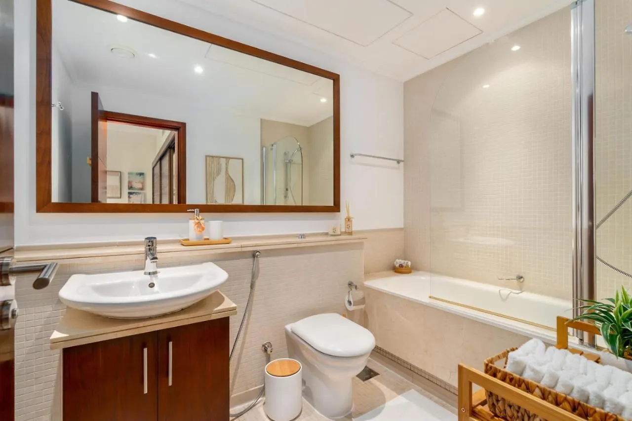 Boutique Apartment Sea Views - Dubai Marina